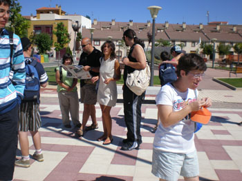 En la plaza "Ciudad de los niños" al llegar a Carbajosa.